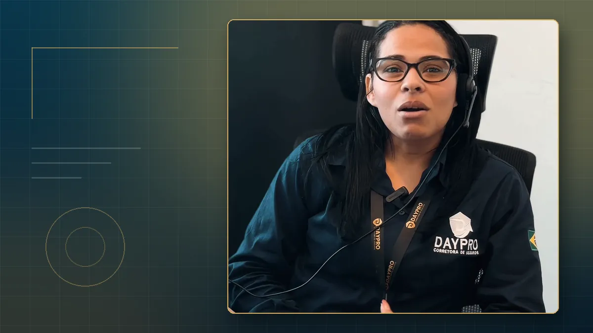 Quadro do vídeo Daypro: integrante da equipe comercial no escritório
