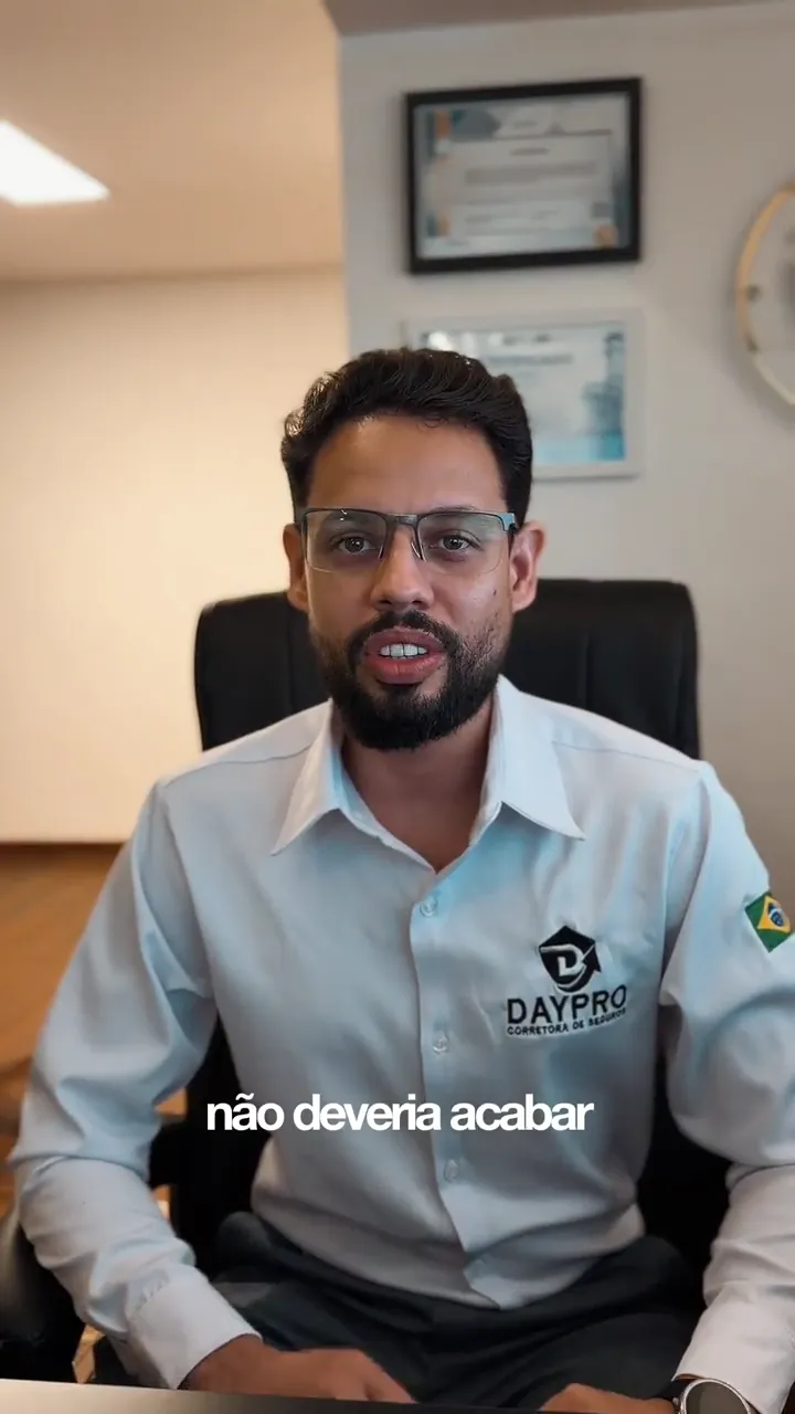 Dayvid Ribeiro Ponce falando sobre acompanhamento após a contratação, em quadro de vídeo próprio no escritório